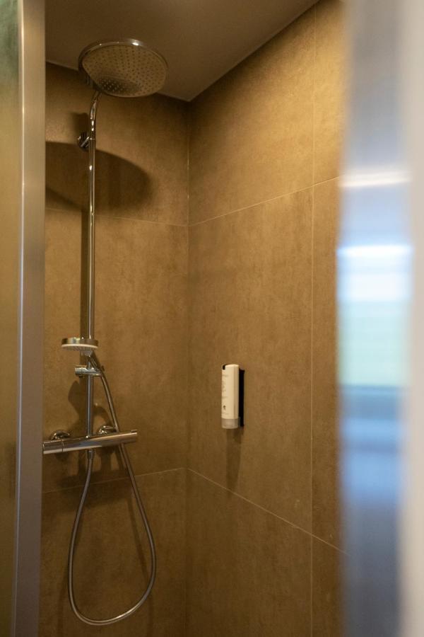 Green Hotel Генк Екстериор снимка