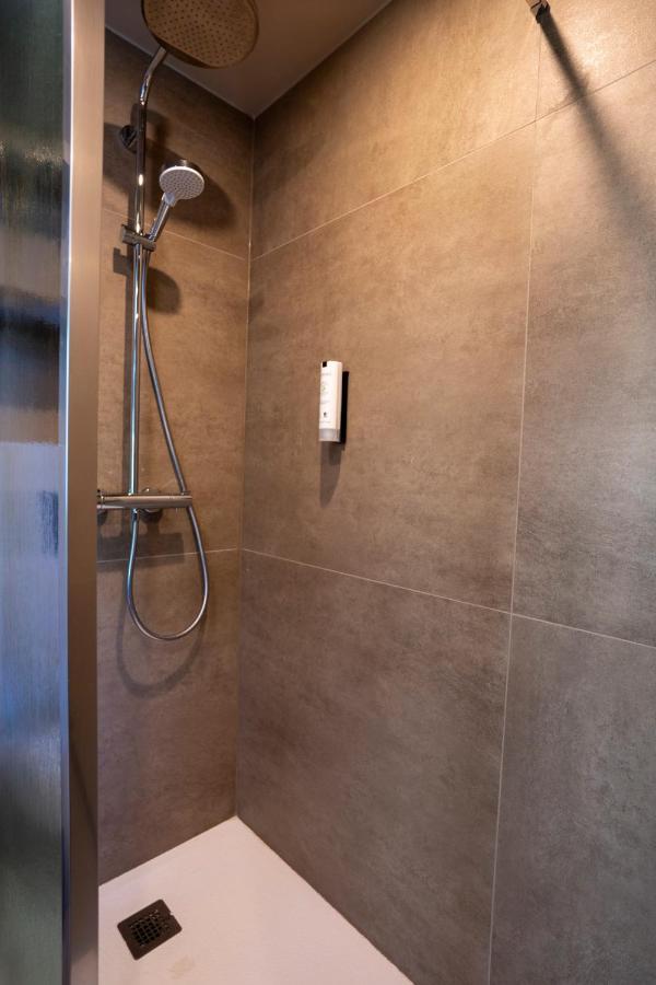 Green Hotel Генк Екстериор снимка