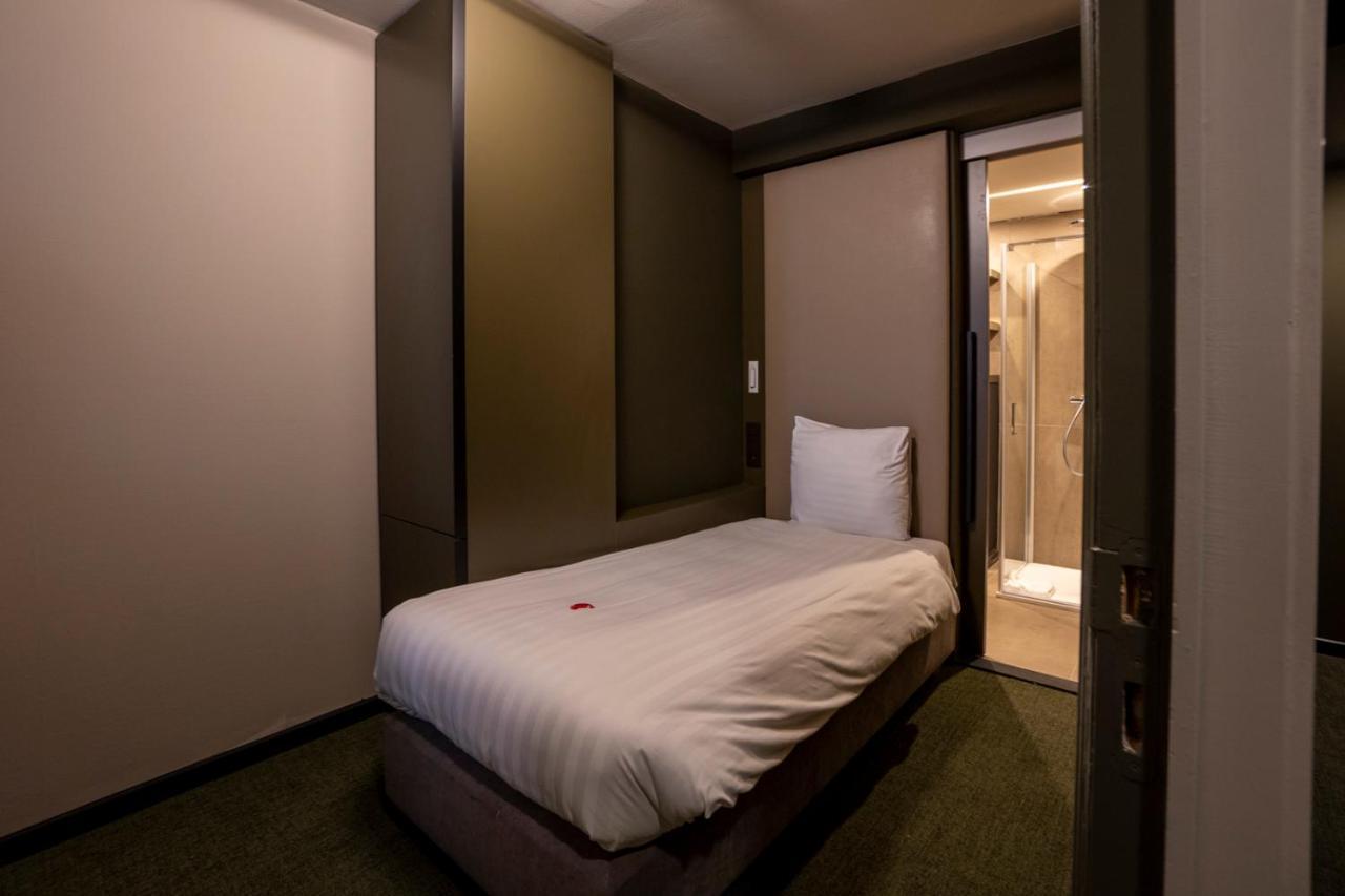 Green Hotel Генк Екстериор снимка