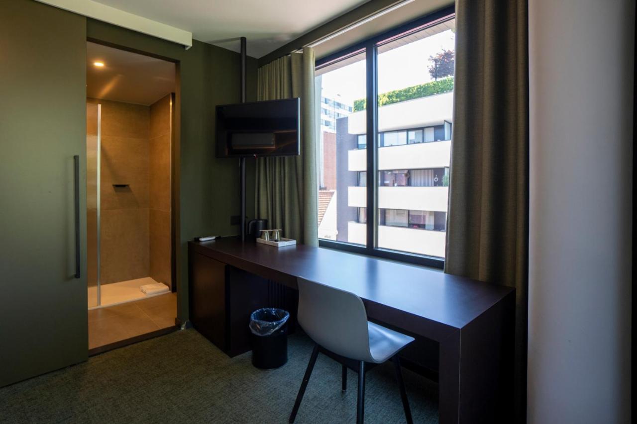 Green Hotel Генк Екстериор снимка