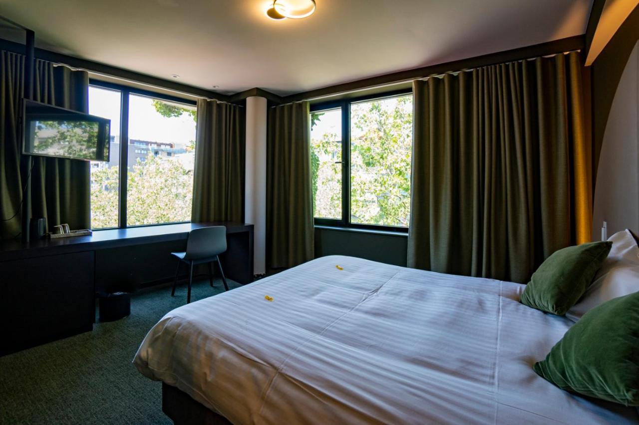 Green Hotel Генк Екстериор снимка