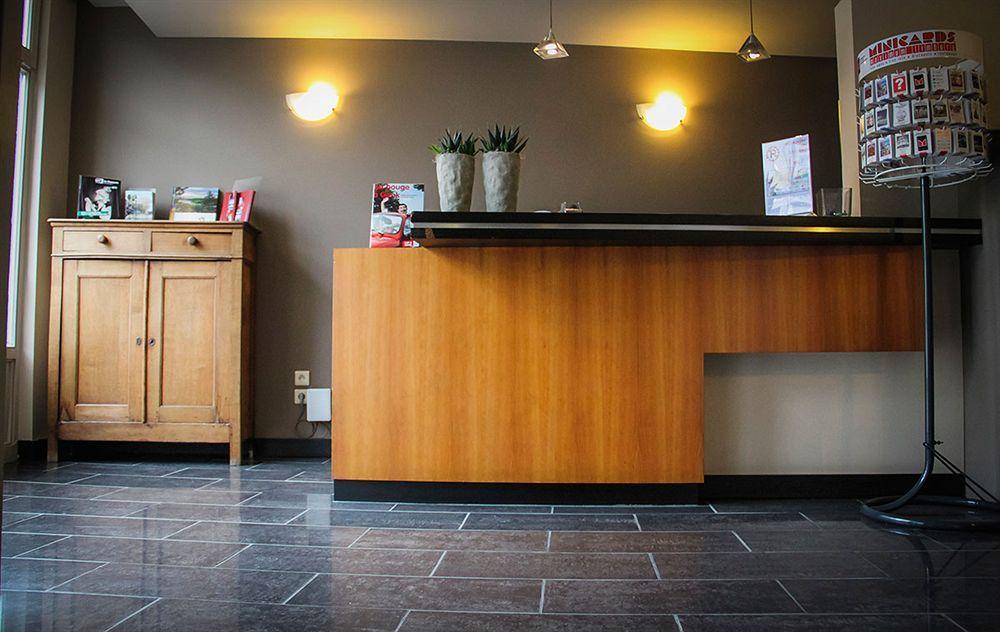 Green Hotel Генк Екстериор снимка