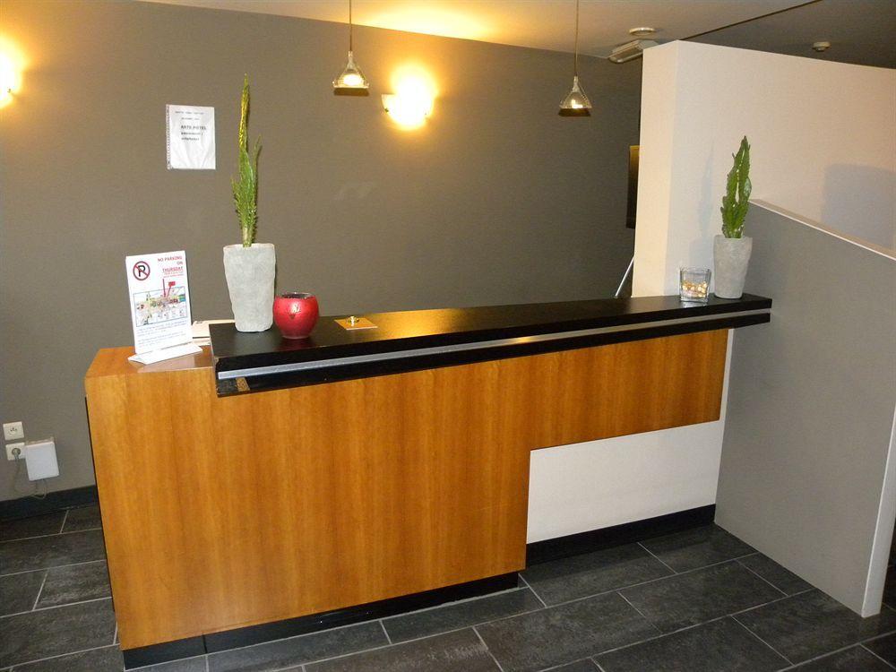 Green Hotel Генк Екстериор снимка