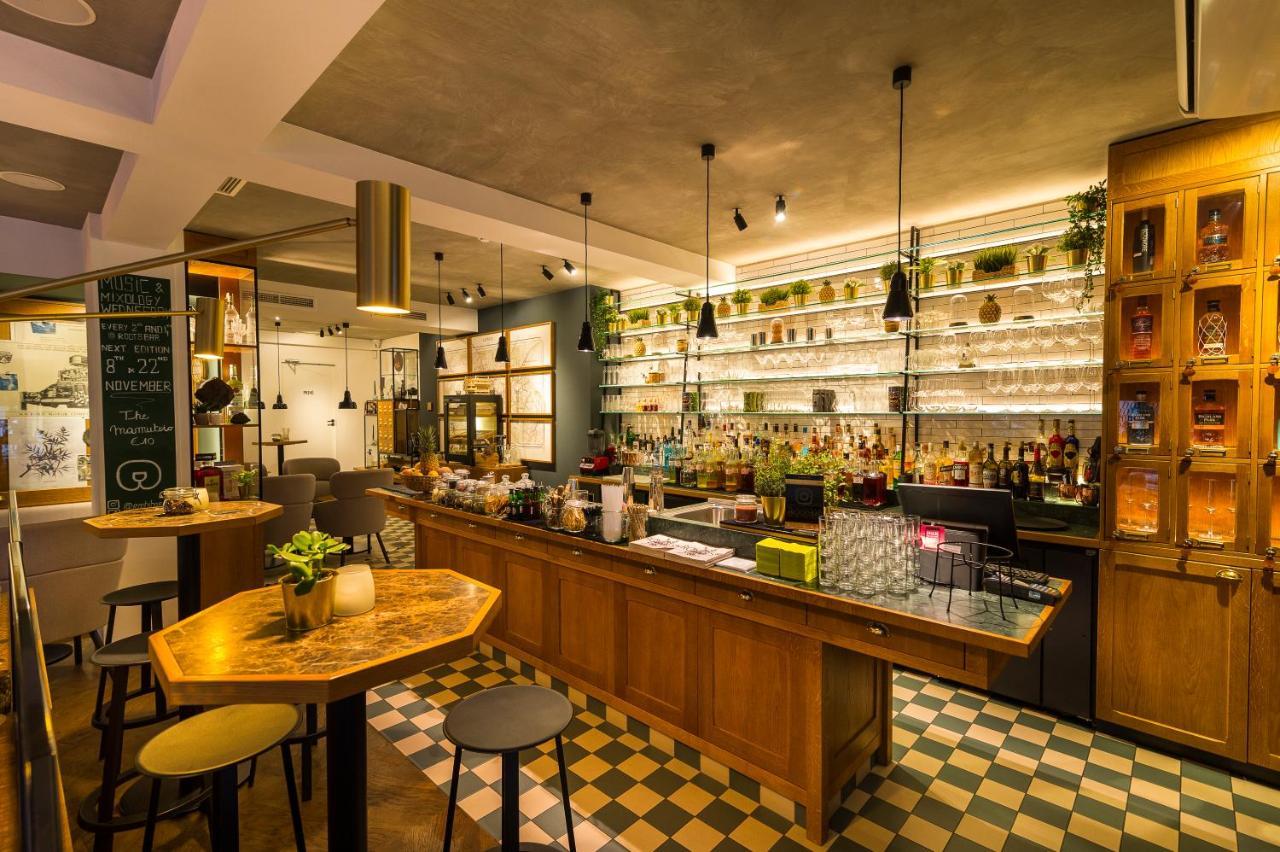 Green Hotel Генк Екстериор снимка